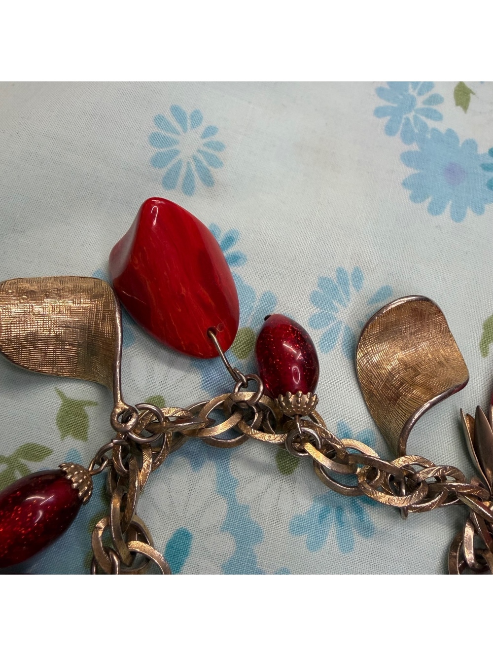 Red marbled Bakelite chacha bracelet - Picture 4 of 4